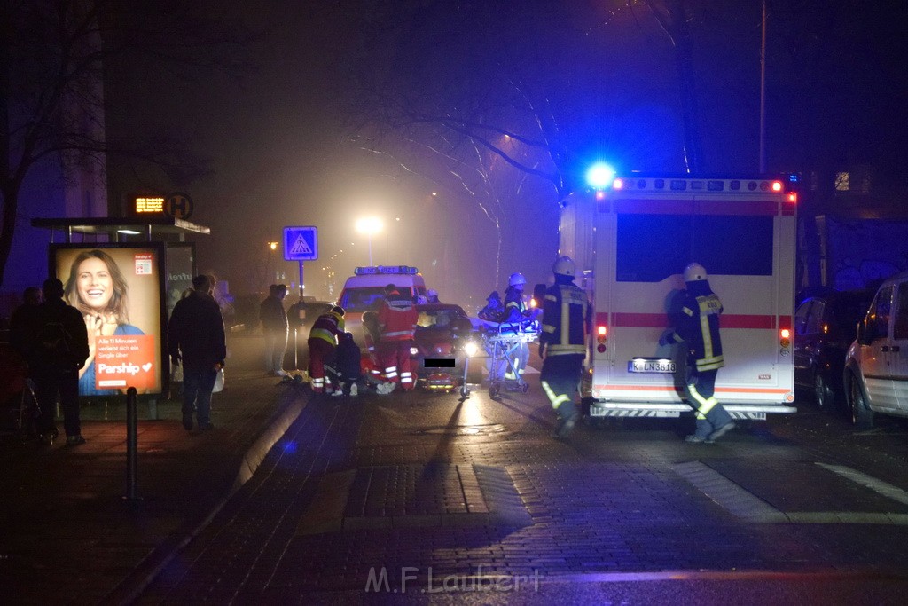 VU Fussgaengerin angefahren Koeln Vingst Oranienstr P03.JPG - Miklos Laubert